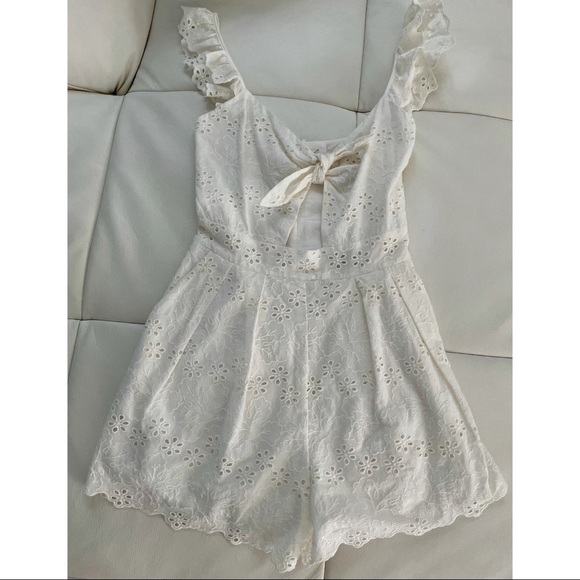 H&M Eyelet cutout romper. Size: 2 - Picture 2 of 4